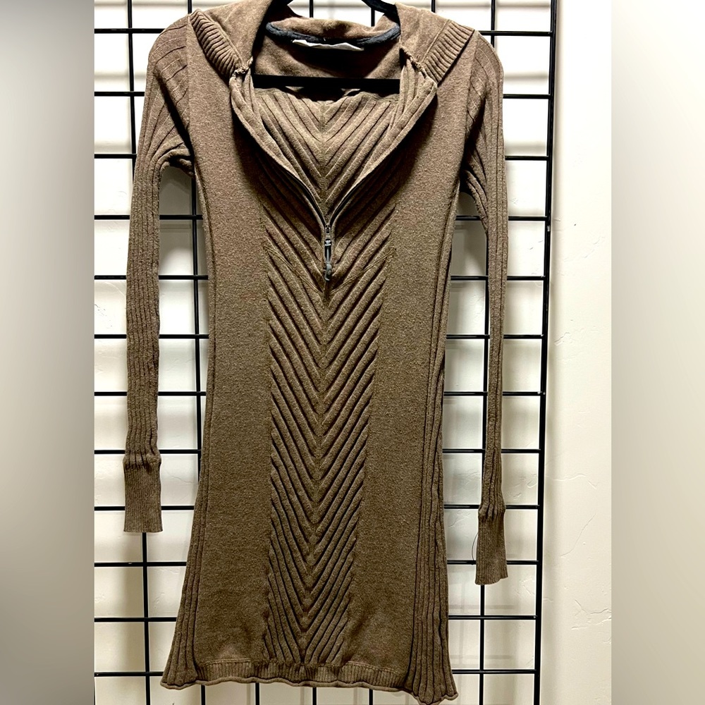 Athleta hooded sweater dress with thumb holes